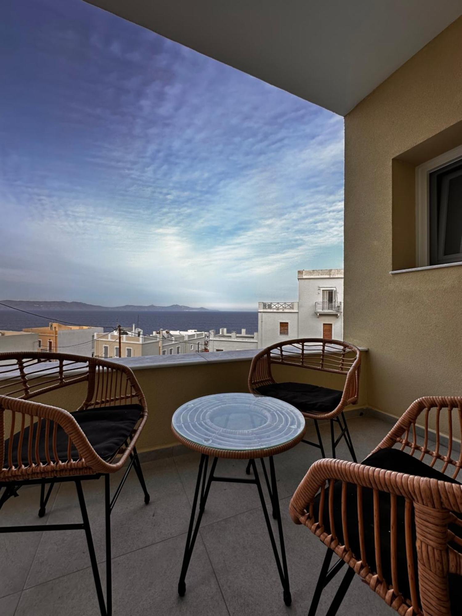 Sky Appartement Ermoupoli Buitenkant foto