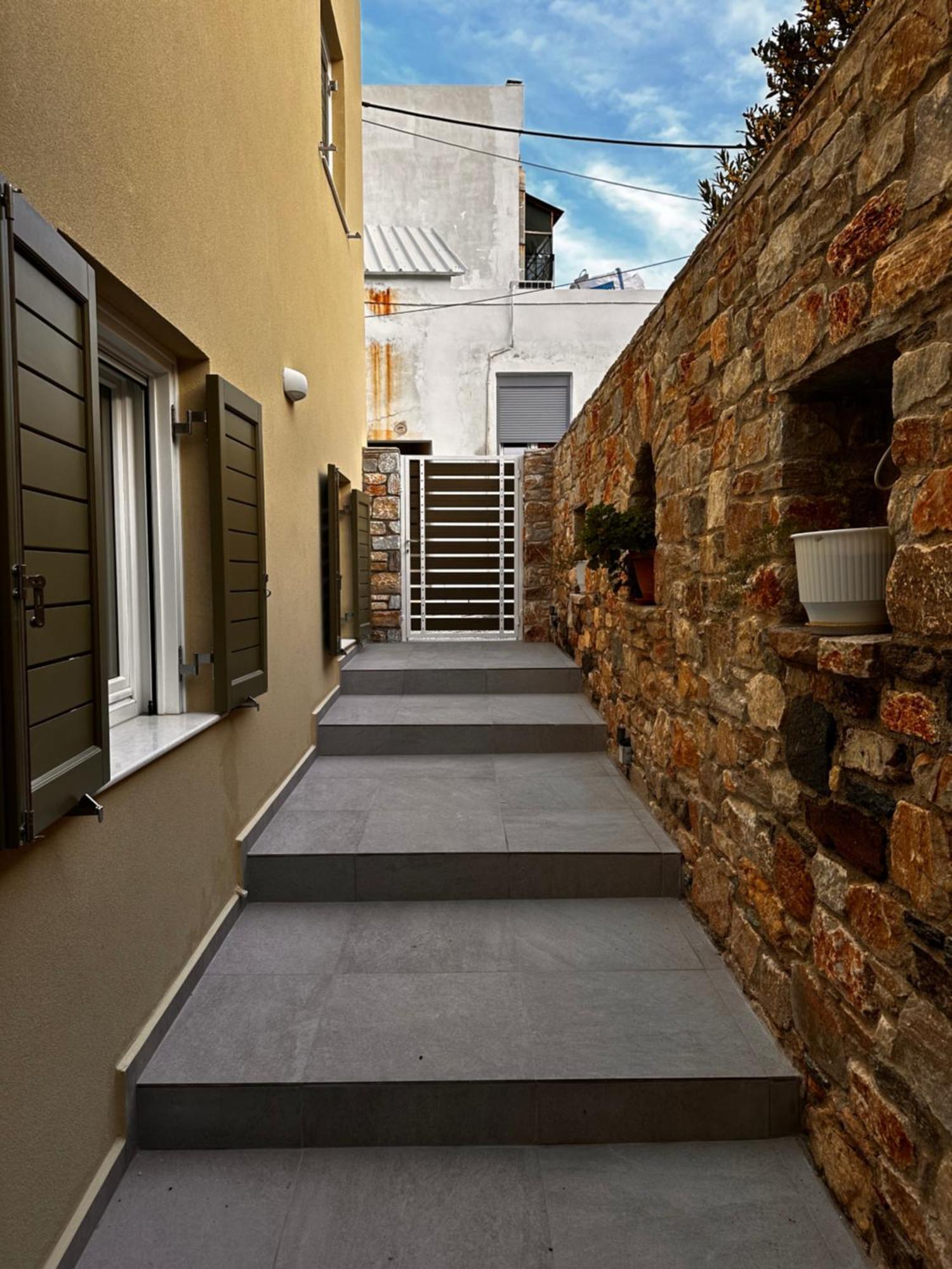 Sky Appartement Ermoupoli Buitenkant foto
